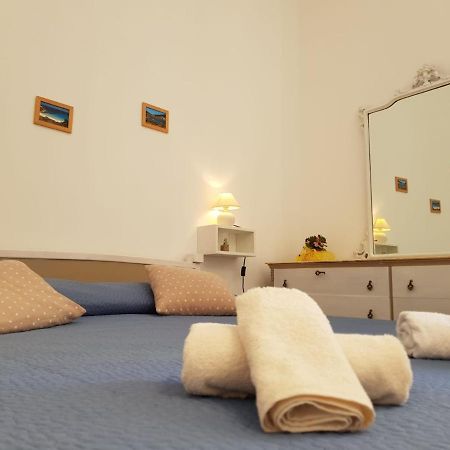 Casa Di Giu Bed & Breakfast Porto Torres Bagian luar foto