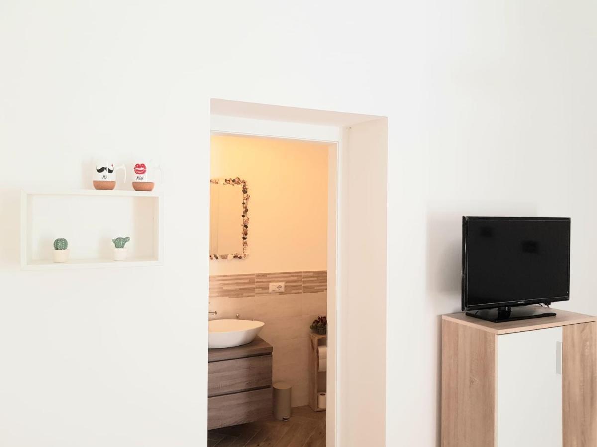Casa Di Giu Bed & Breakfast Porto Torres Bagian luar foto