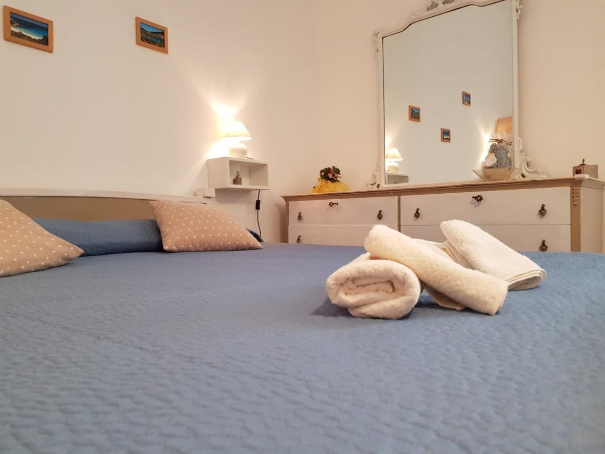 Casa Di Giu Bed & Breakfast Porto Torres Bagian luar foto